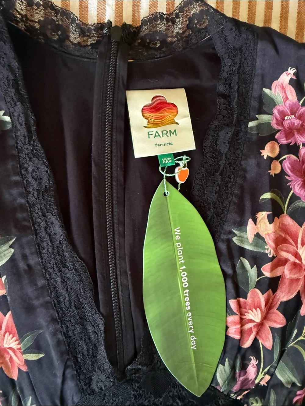 FARM Rio Black Floral V-Neck Maxi Dress (brand new) - Picture 3 of 6